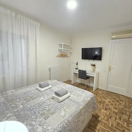 Villaroel Bed & Breakfast Barcelona